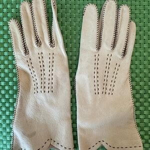 Leather gloves -women’s small -very soft